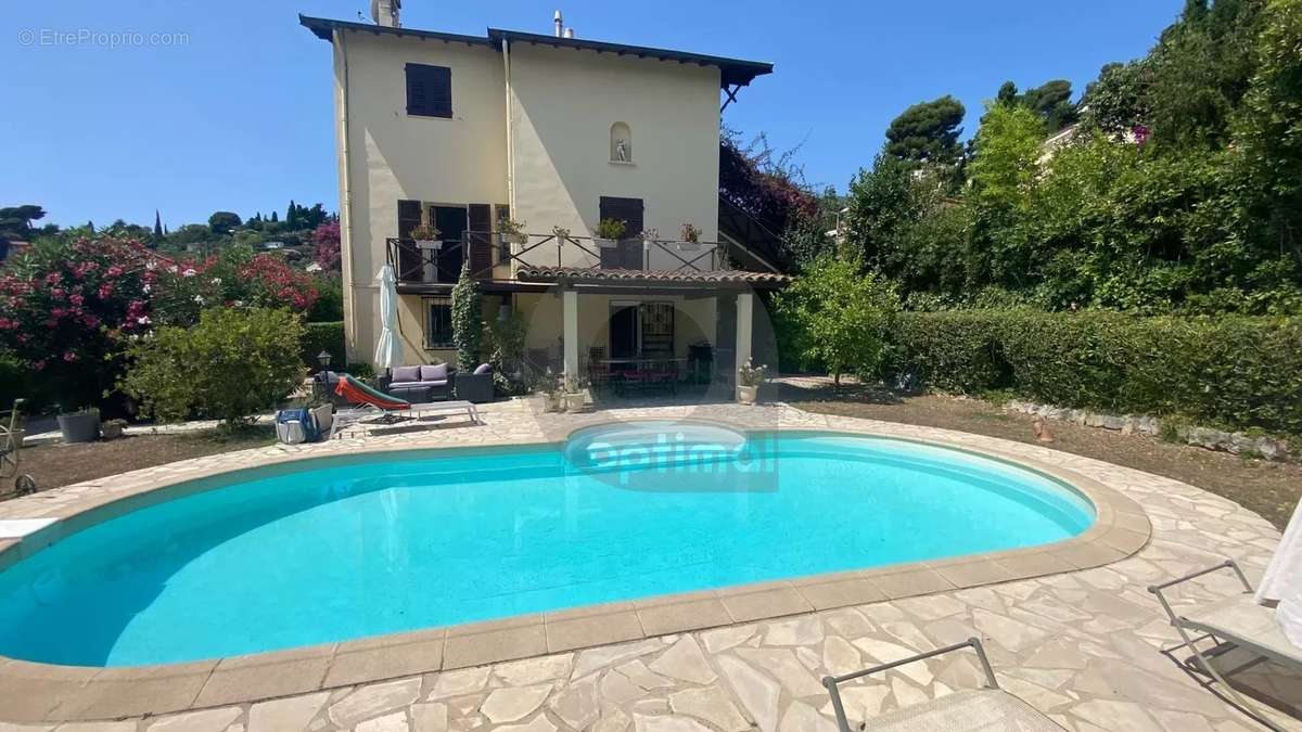 Appartement à ROQUEBRUNE-CAP-MARTIN