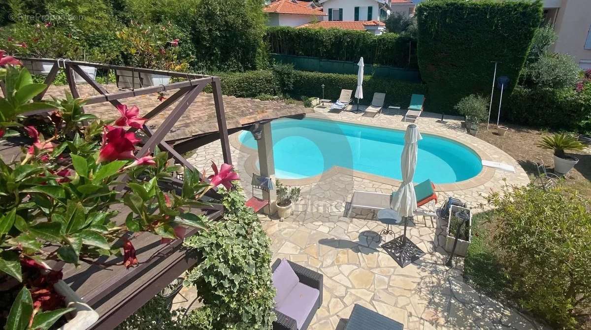 Appartement à ROQUEBRUNE-CAP-MARTIN