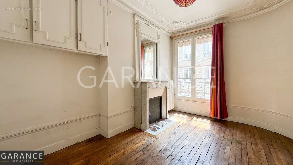 Appartement à PARIS-14E