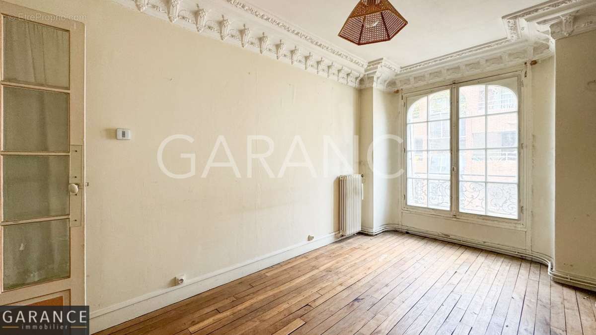 Appartement à PARIS-14E