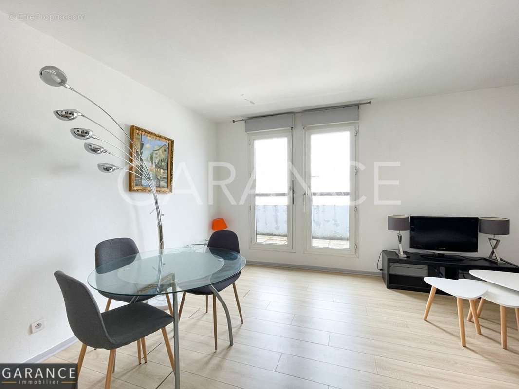 Appartement à PARIS-14E