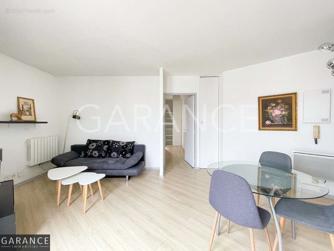 Appartement à PARIS-14E