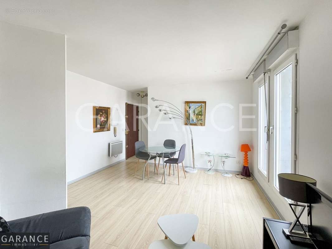 Appartement à PARIS-14E