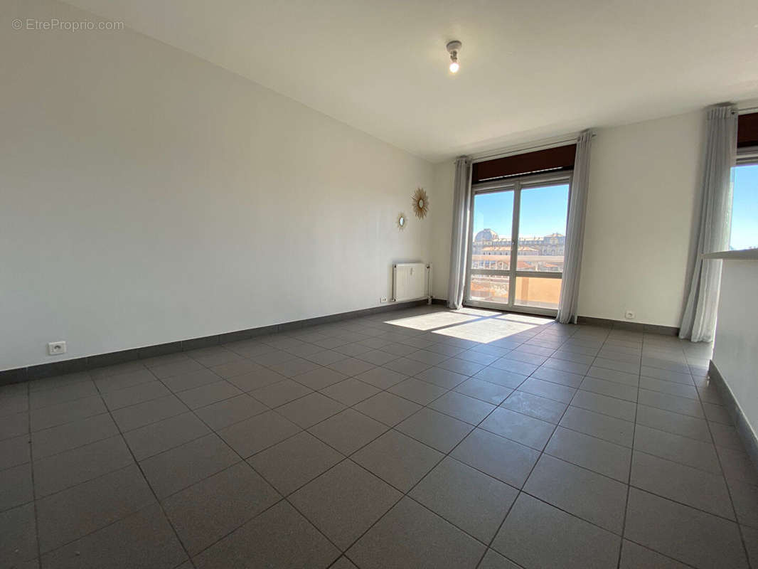 Appartement à MARSEILLE-3E