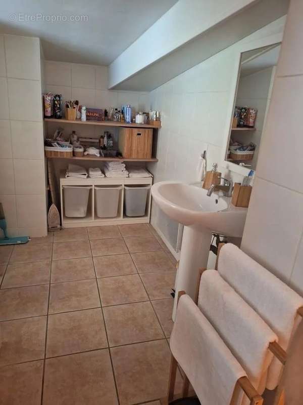 Appartement à CASTELNAU-VALENCE