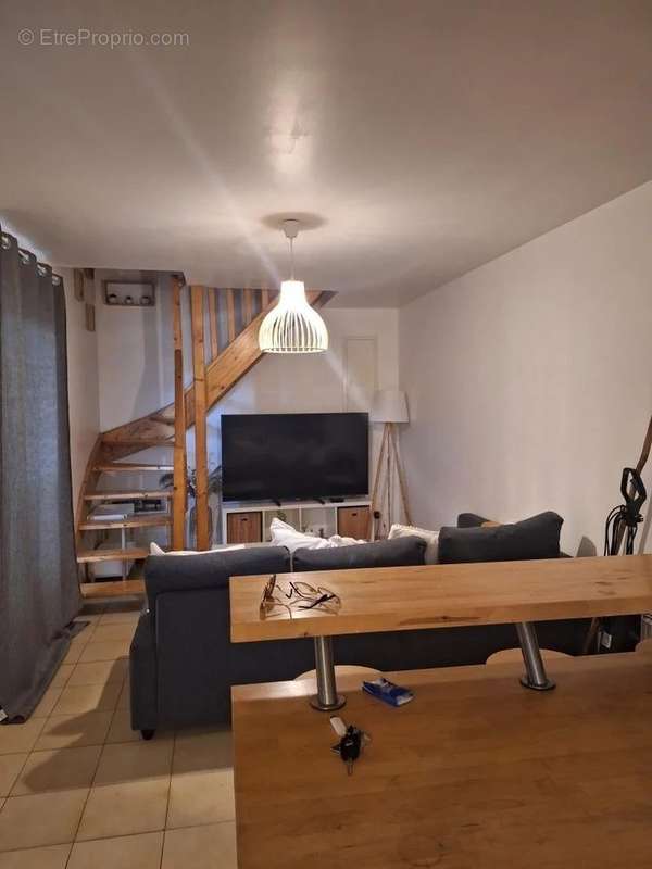 Appartement à CASTELNAU-VALENCE