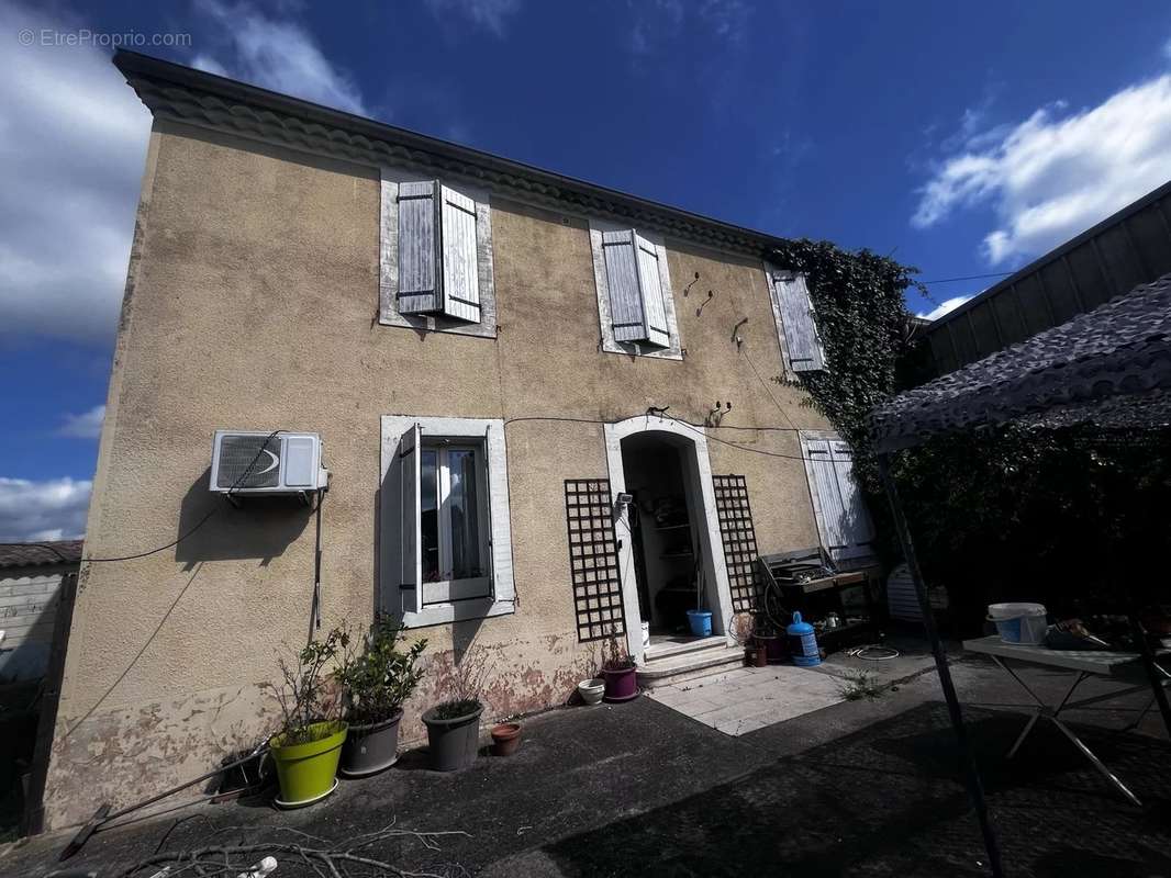 Appartement à CASTELNAU-VALENCE