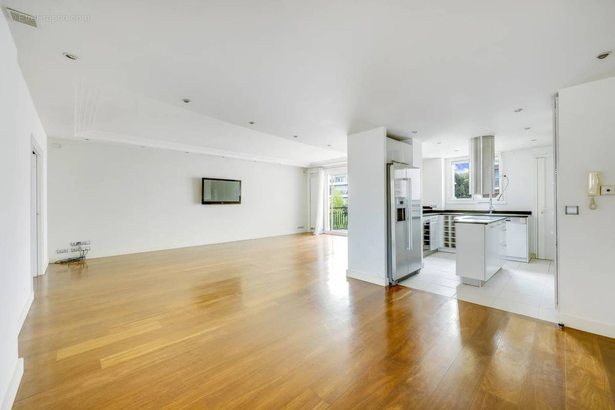 Appartement à NEUILLY-SUR-SEINE