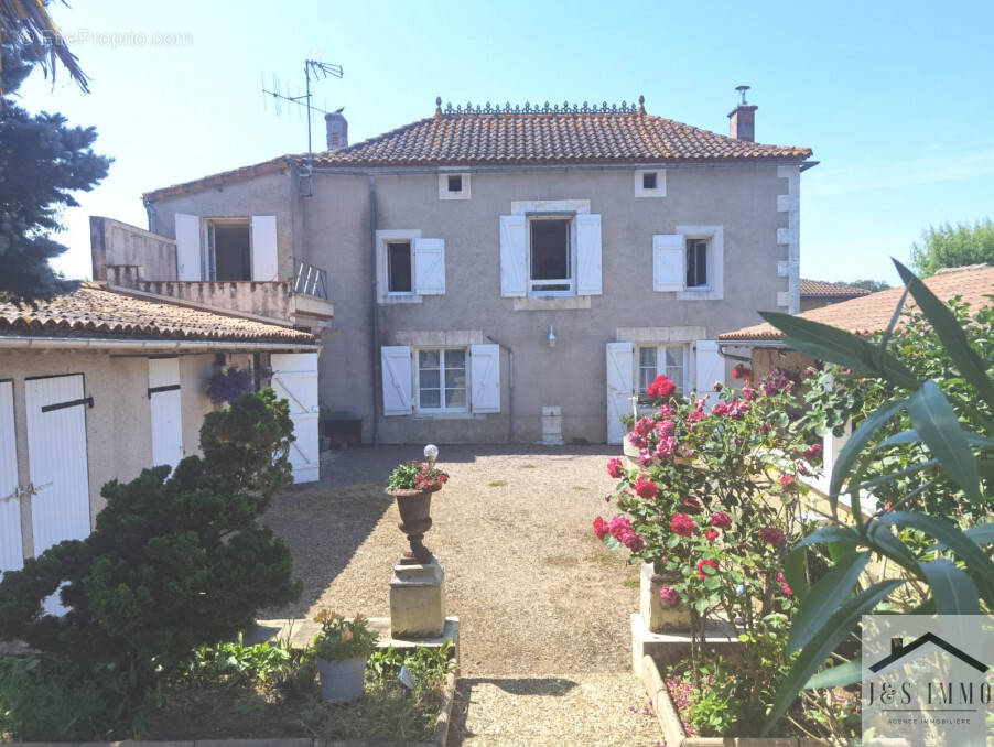 Maison à TAPONNAT-FLEURIGNAC