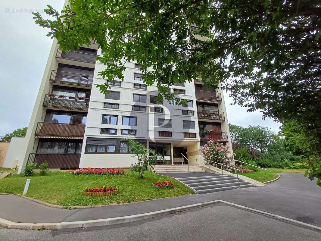 Appartement à L&#039;HAY-LES-ROSES