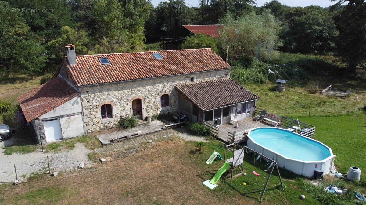 Maison à SAINT-LAURENT-DE-CERIS