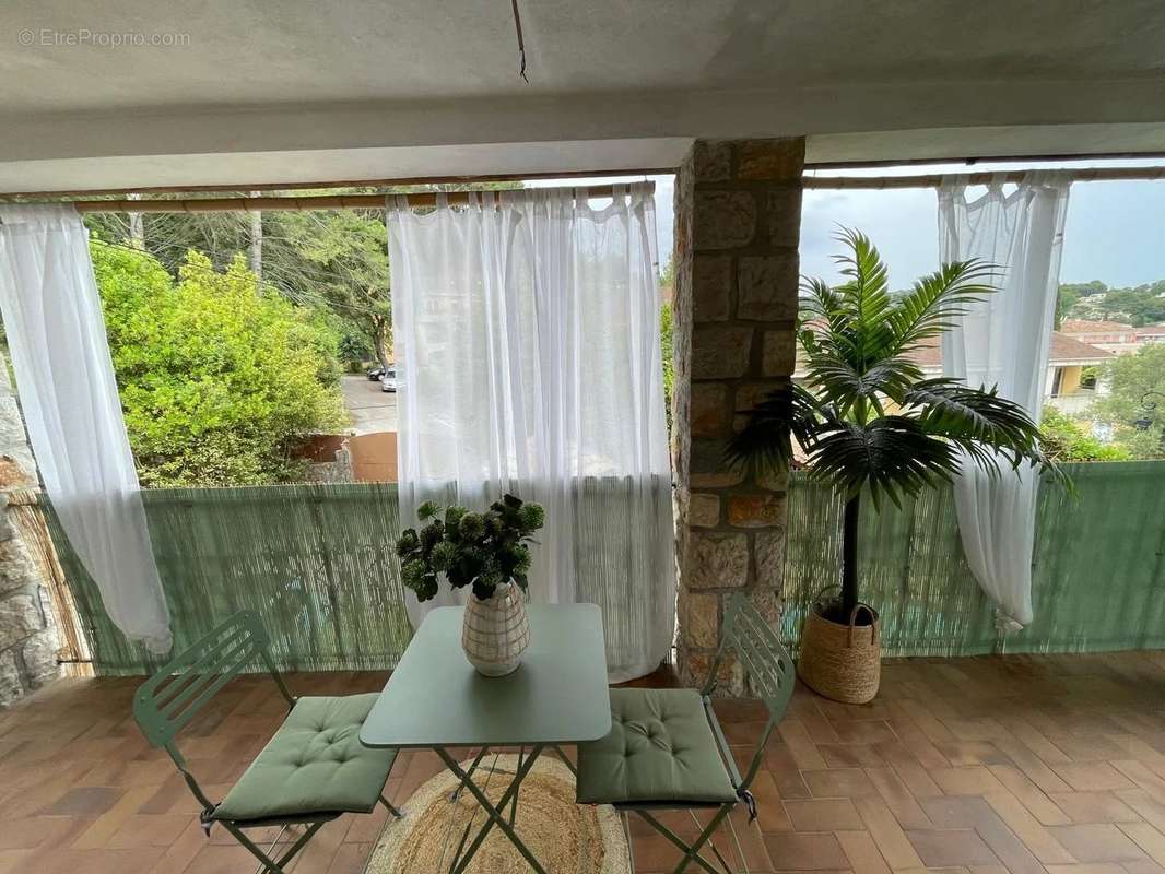 Appartement à MOUGINS