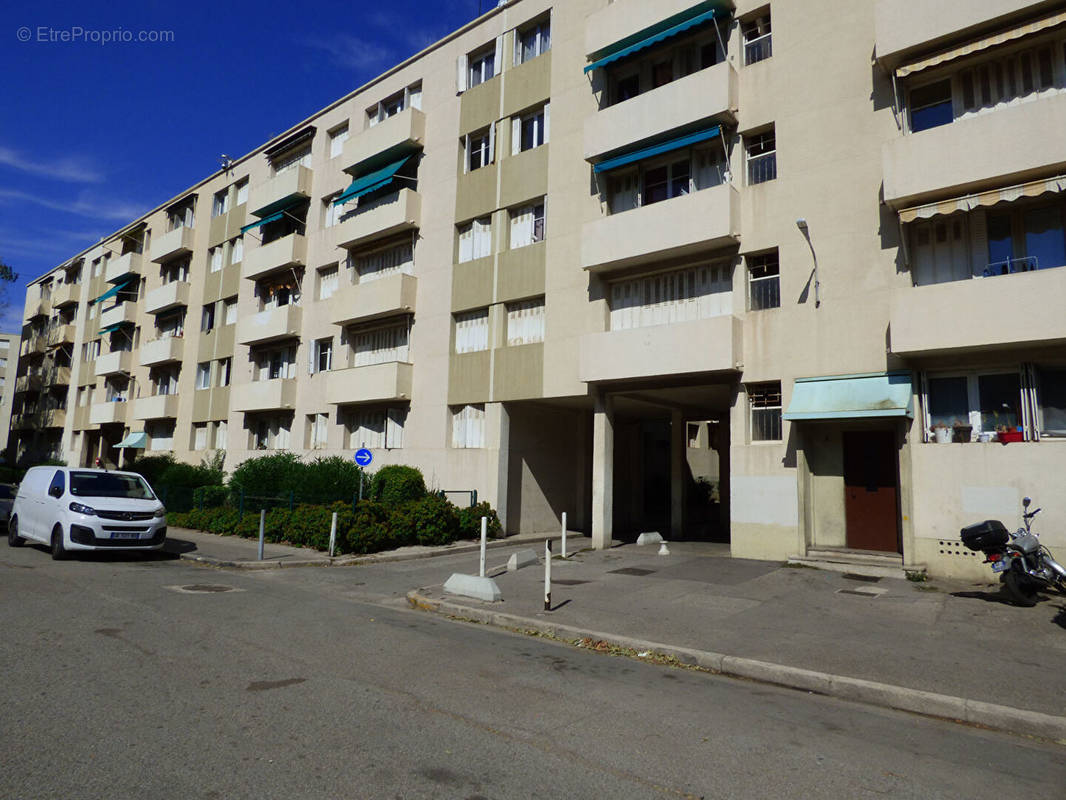 Appartement à MARSEILLE-3E