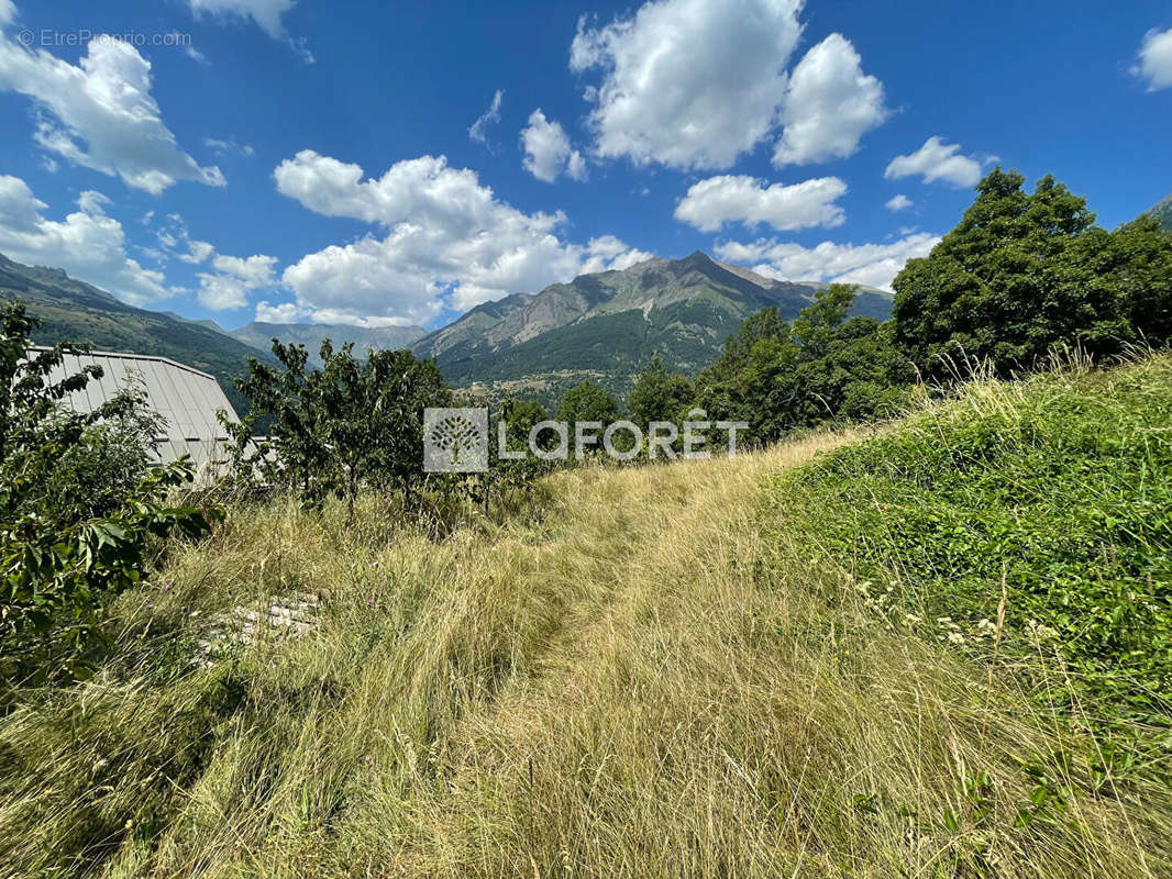 Terrain à PUY-SAINT-EUSEBE