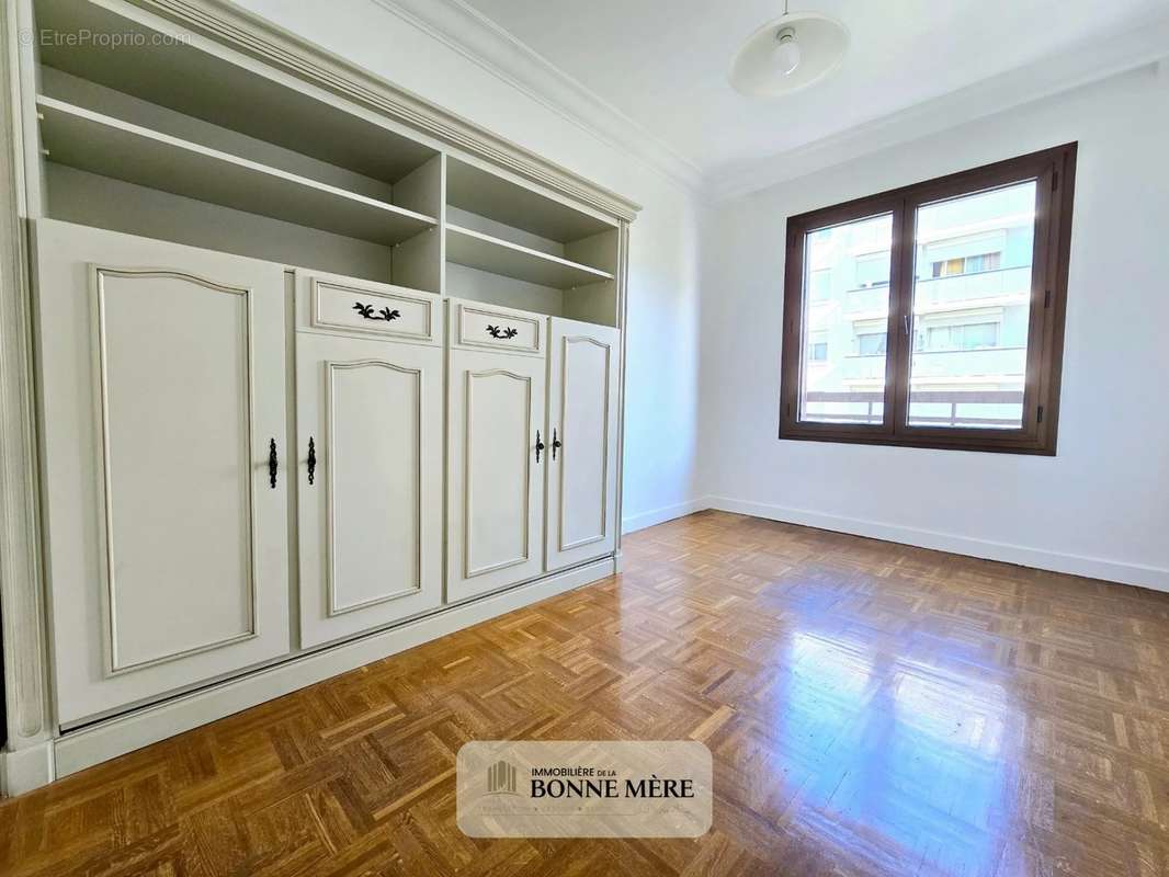 Appartement à MARSEILLE-1E