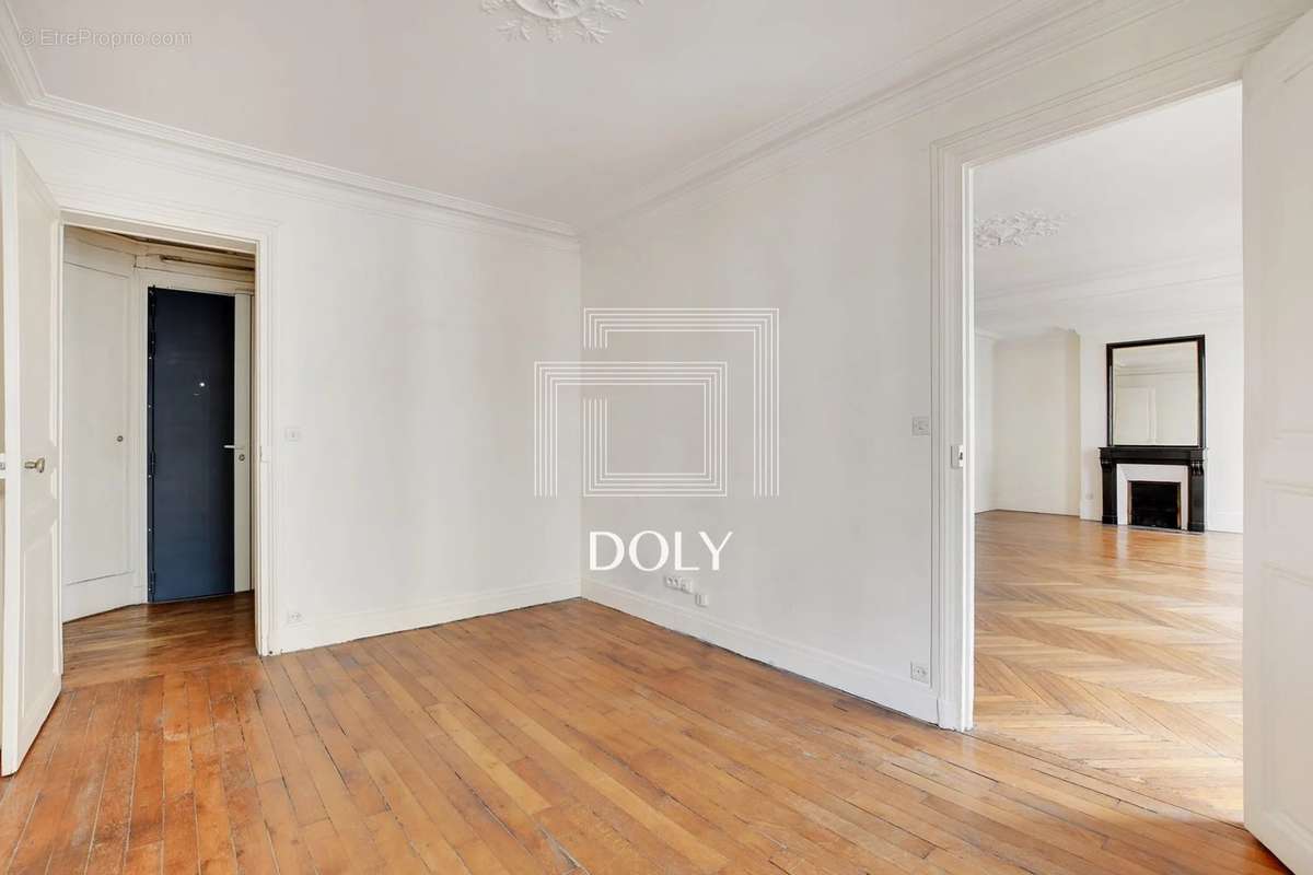 Appartement à PARIS-8E