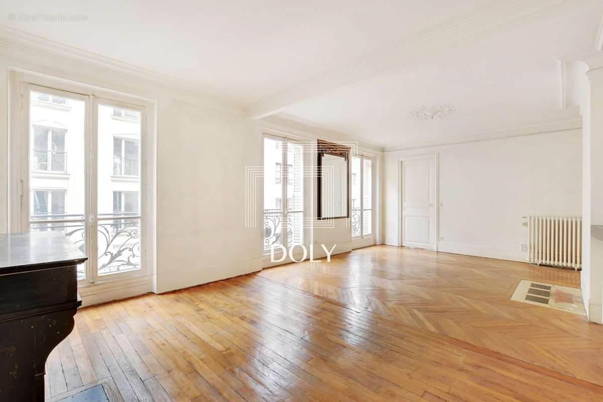 Appartement à PARIS-8E