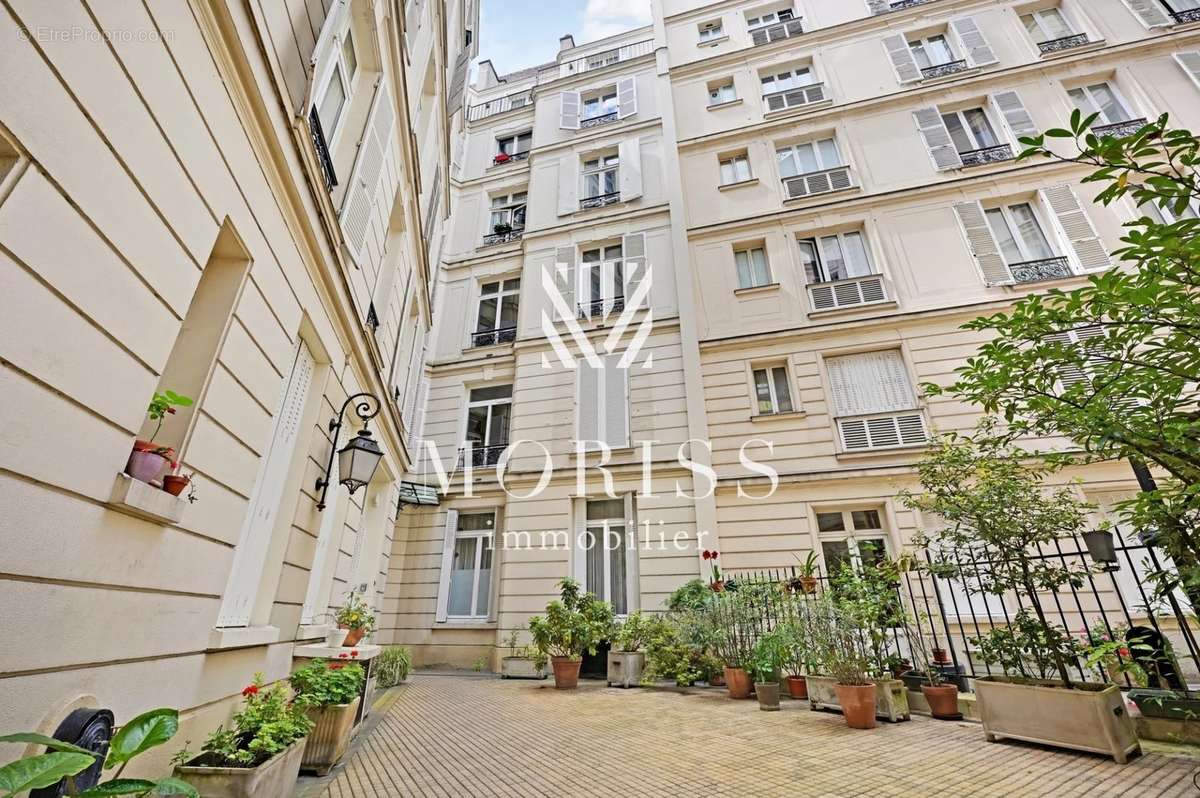 Appartement à PARIS-17E