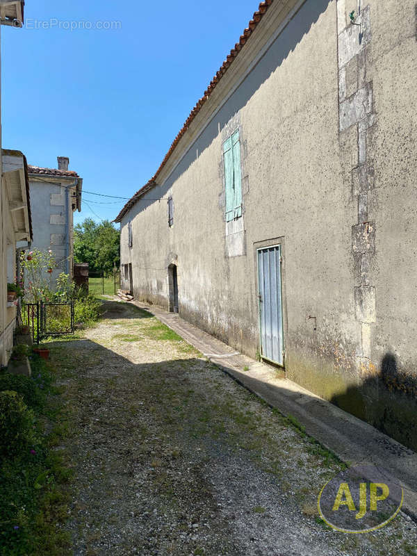 Maison à COULONGES