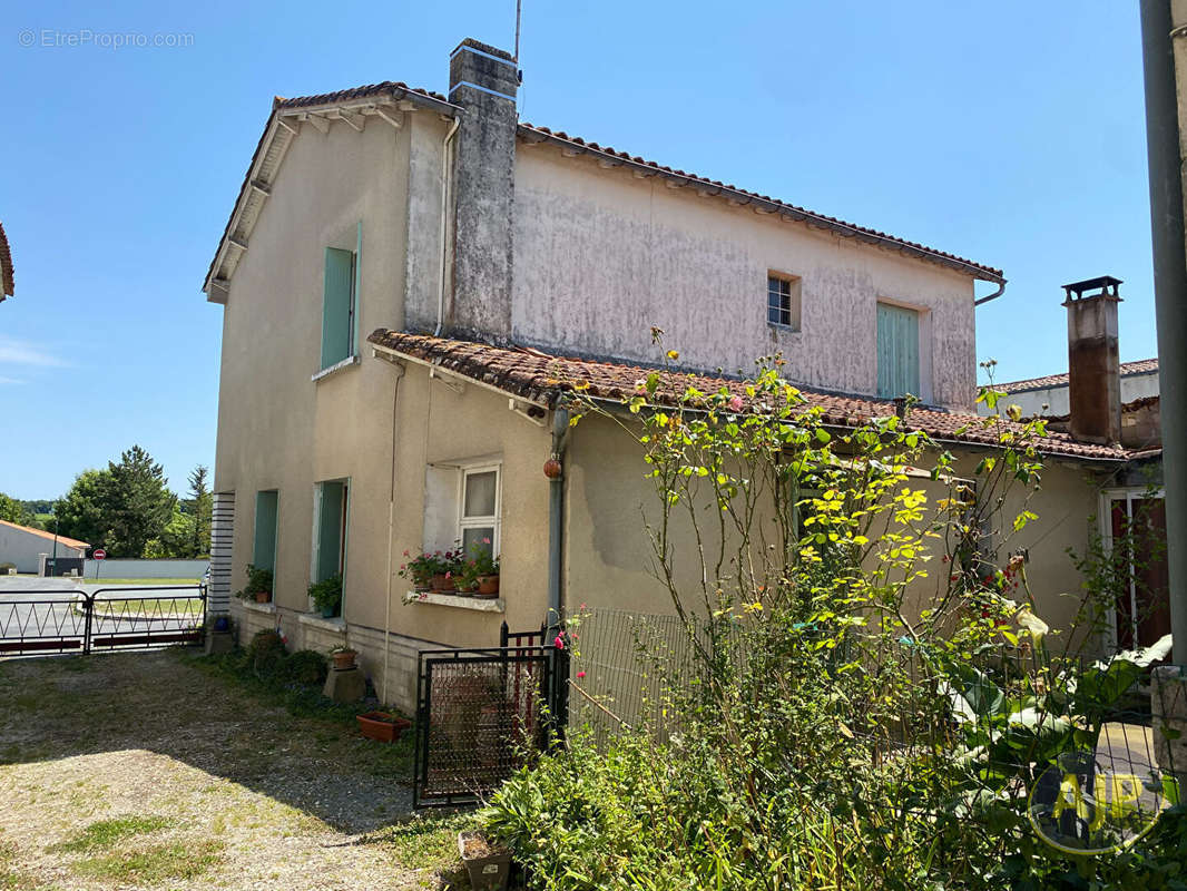 Maison à COULONGES