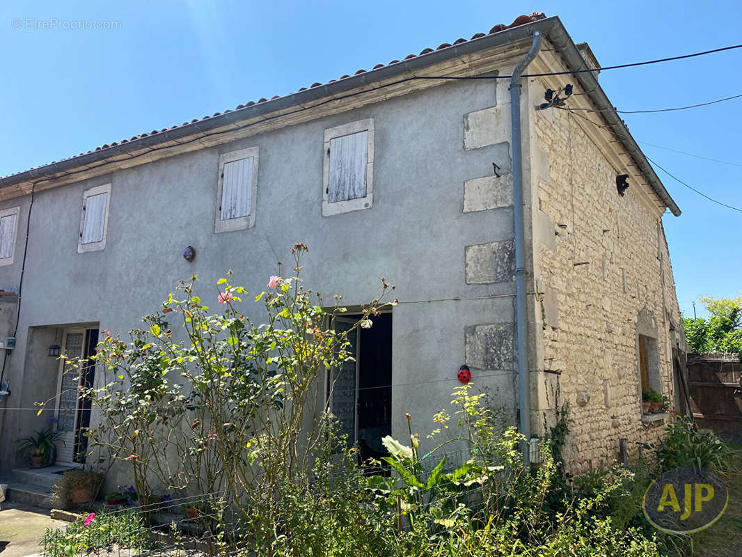 Maison à COULONGES