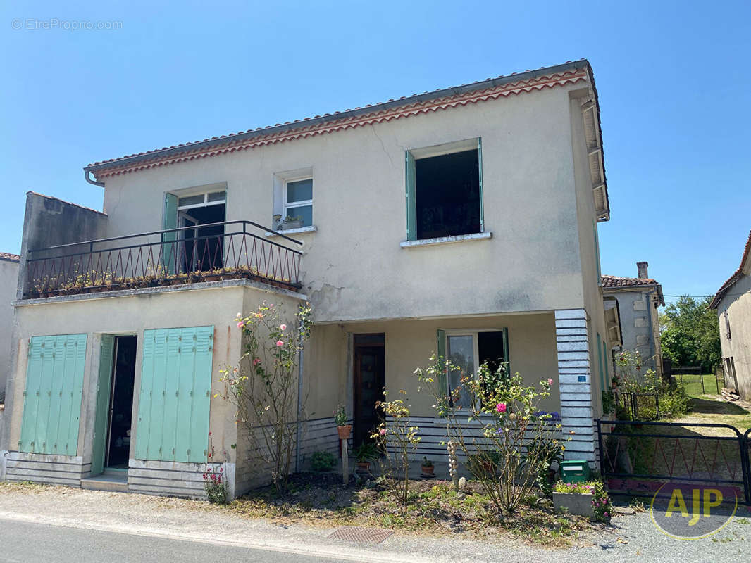 Maison à COULONGES