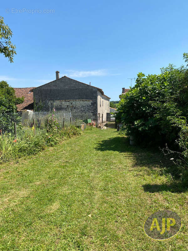 Maison à COULONGES