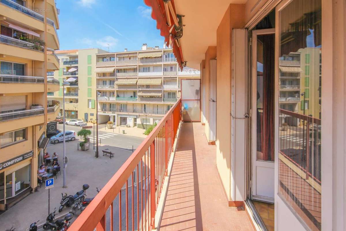 Appartement à SAINT-LAURENT-DU-VAR