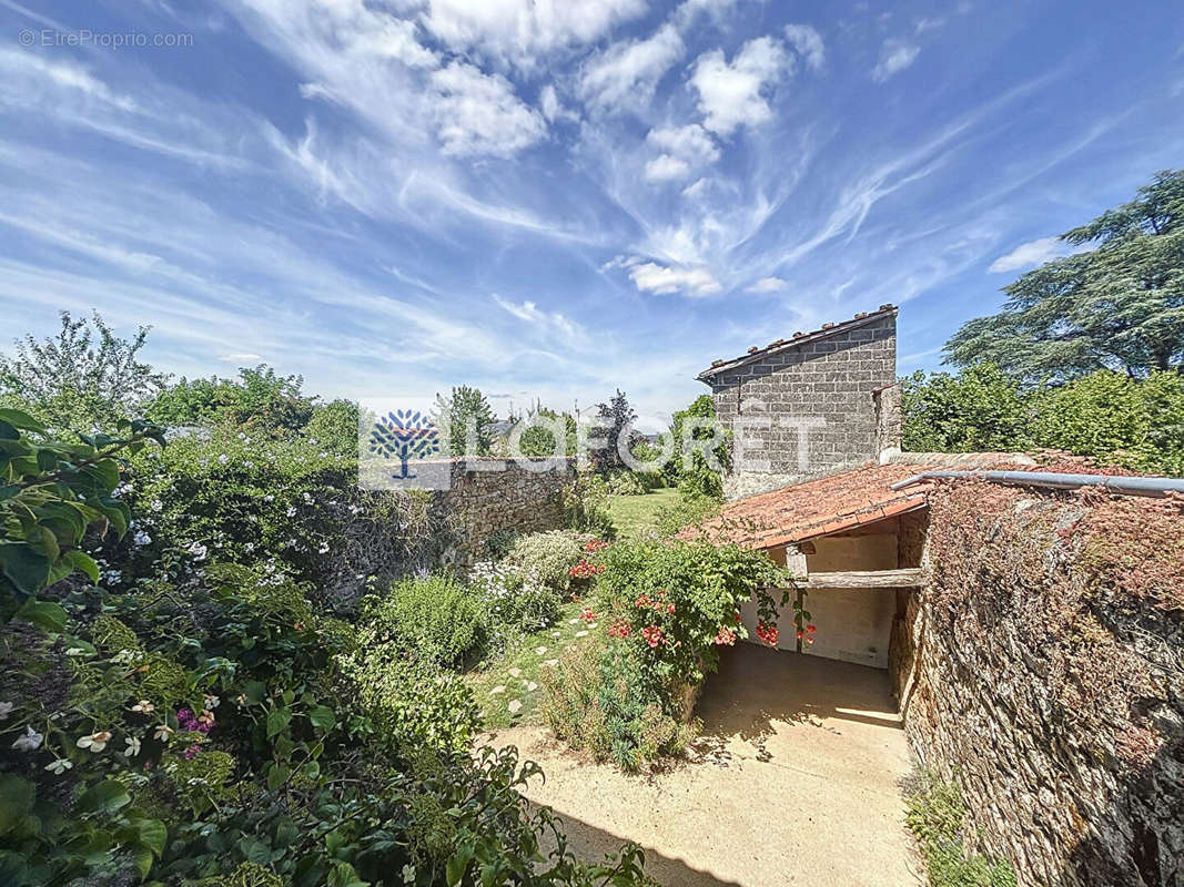 Maison à PARTHENAY