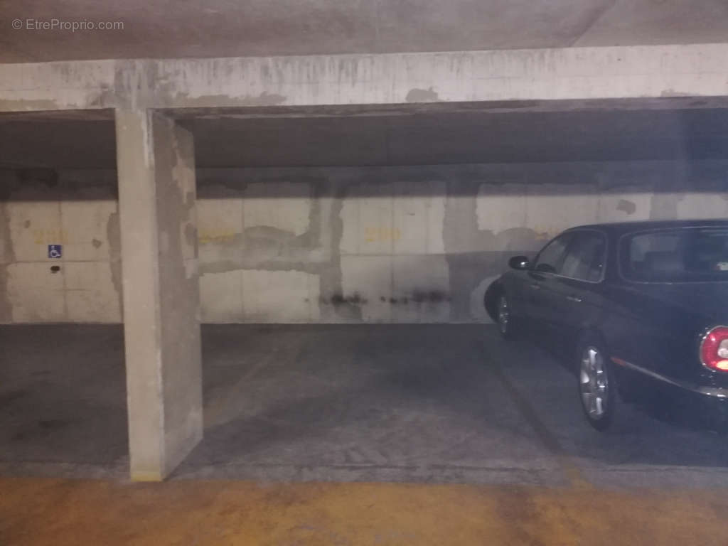 Parking à PARIS-10E