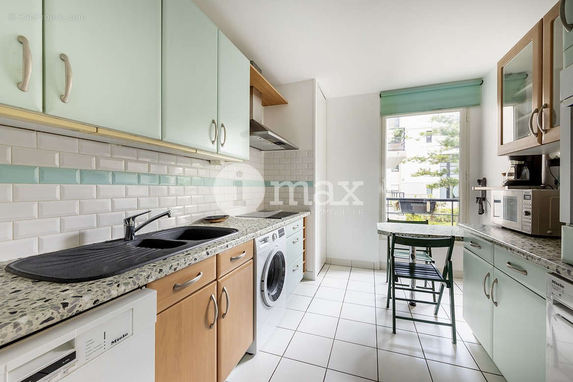 Appartement à COURBEVOIE