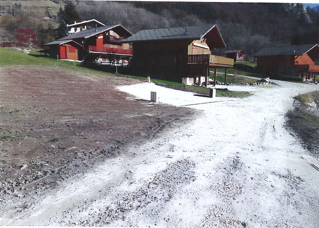 Terrain à ABONDANCE