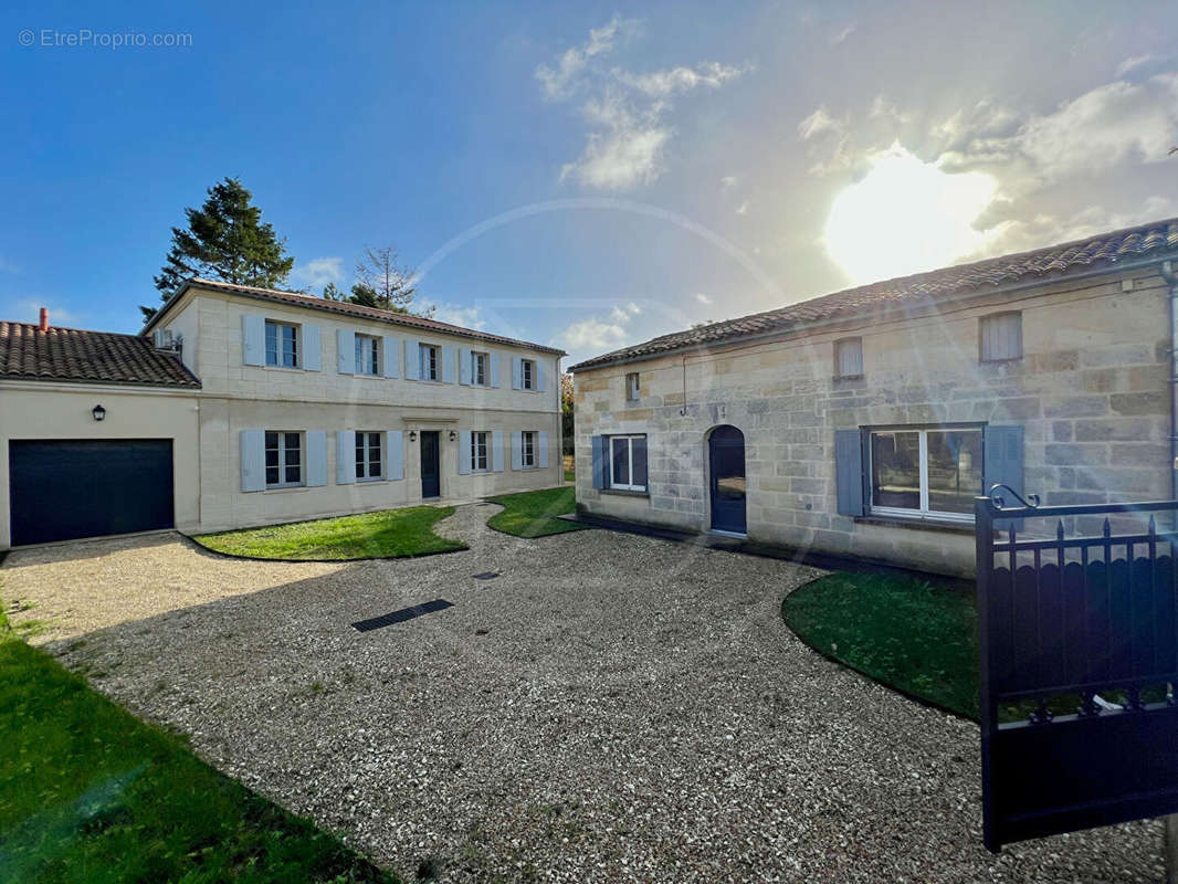 Maison à SAINT-EMILION