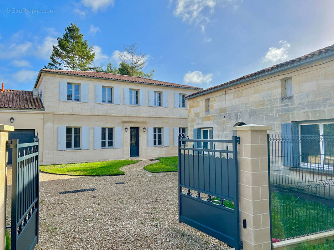 Maison à SAINT-EMILION