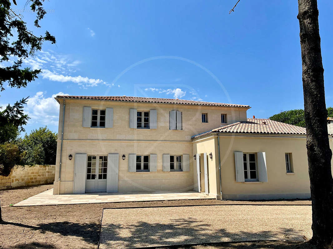 Maison à SAINT-EMILION