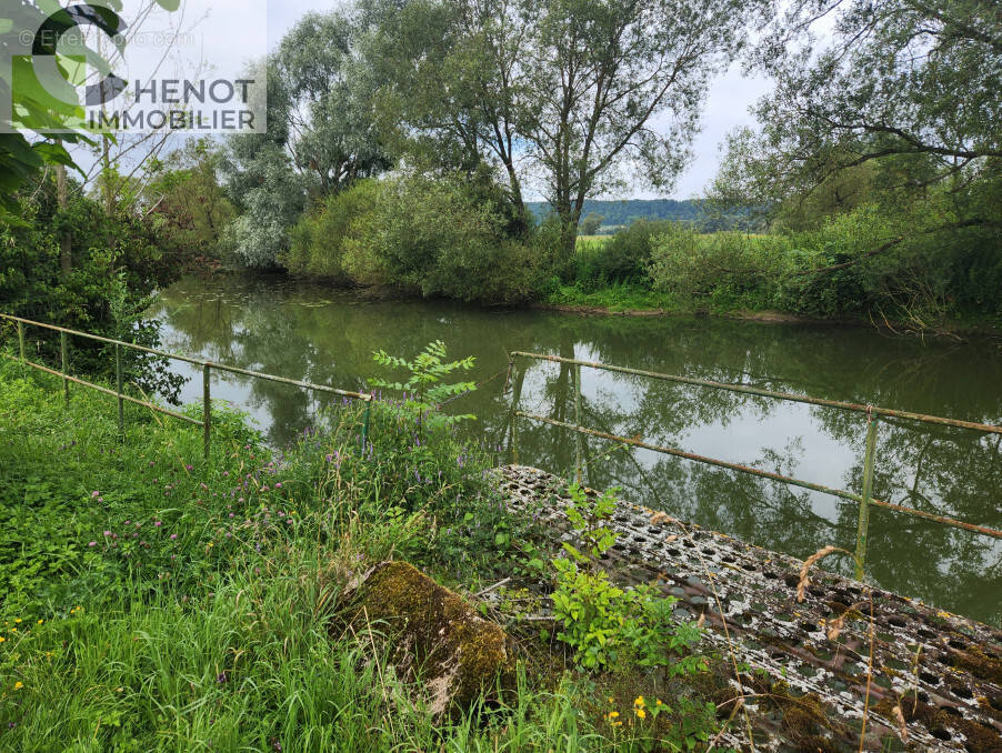 Terrain à MAXEY-SUR-MEUSE