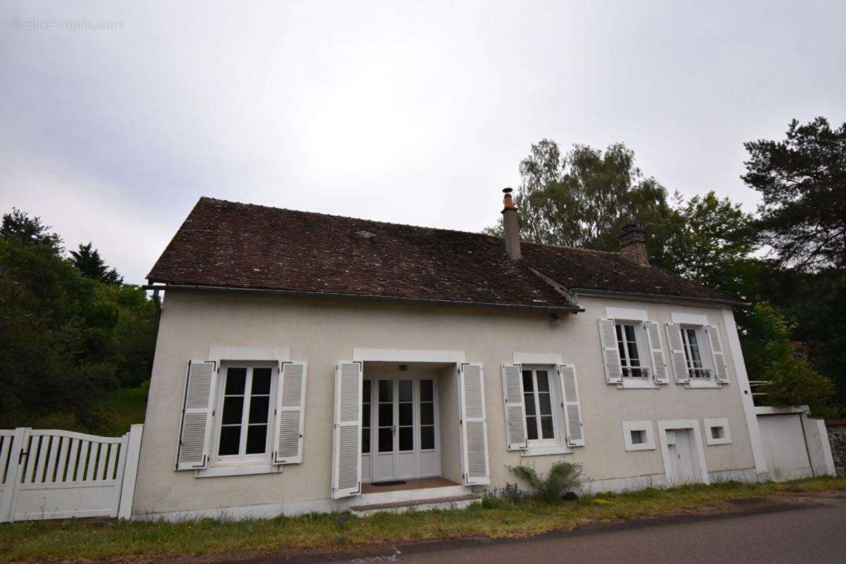 Maison à SAINT-AMAND-EN-PUISAYE