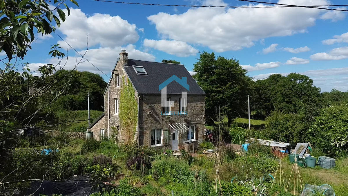 Maison à SAINT-MICHEL-DE-MONTJOIE