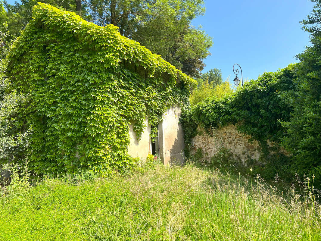 Terrain à COUILLY-PONT-AUX-DAMES