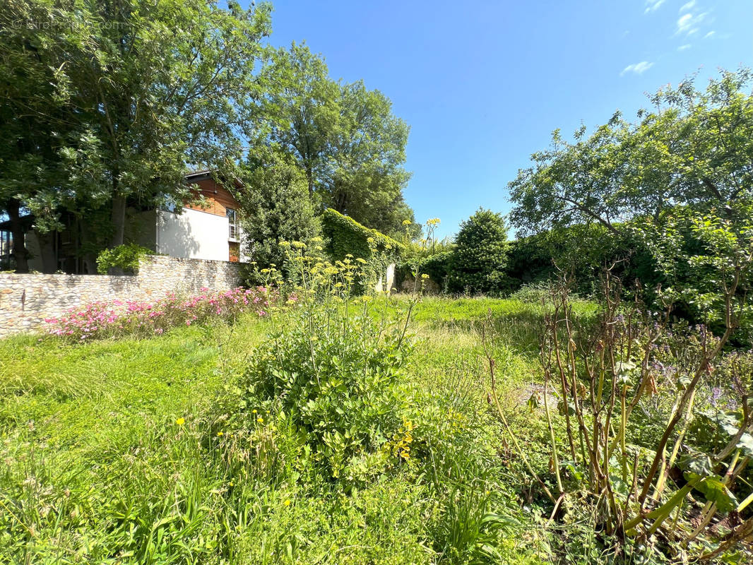 Terrain à COUILLY-PONT-AUX-DAMES