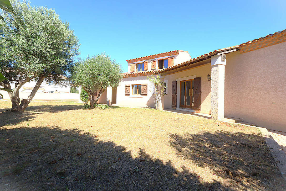 Maison à MAUGUIO