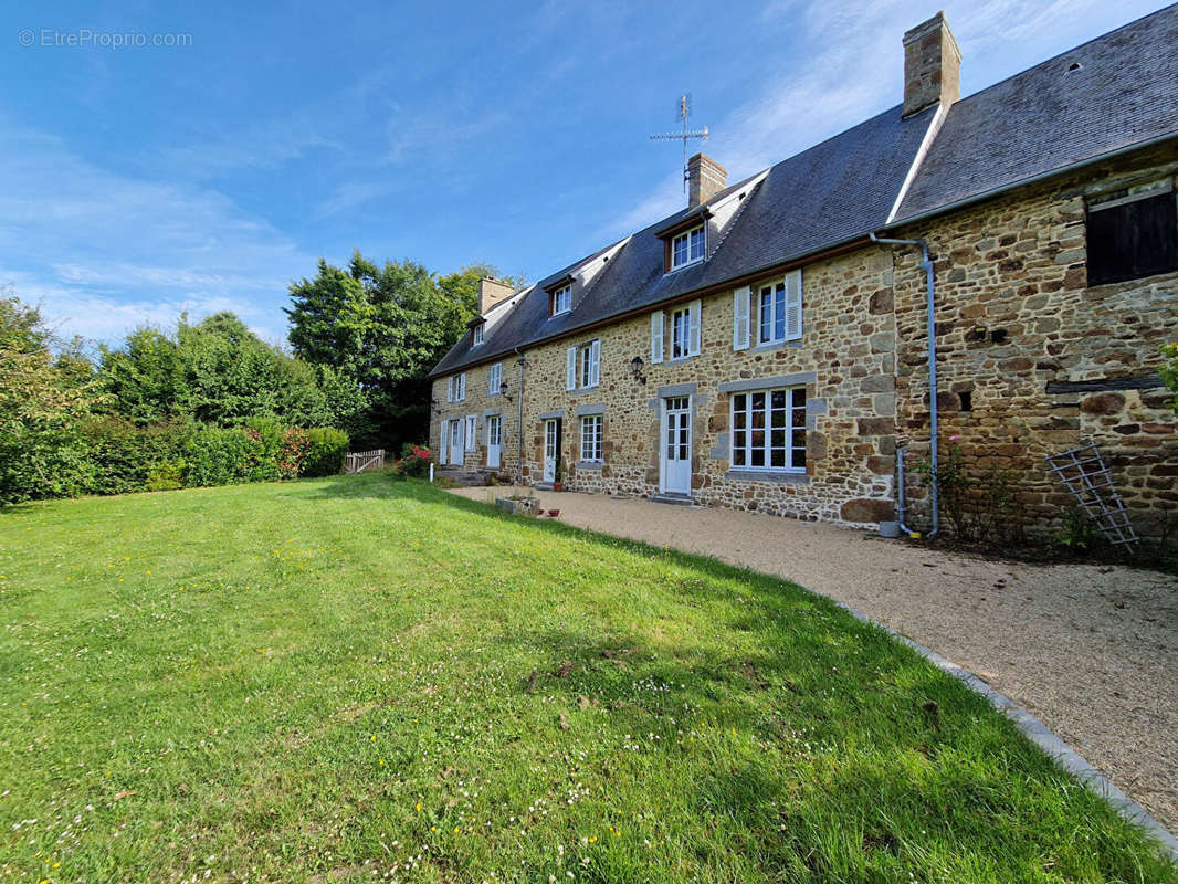 Maison à LE VAL-SAINT-PERE