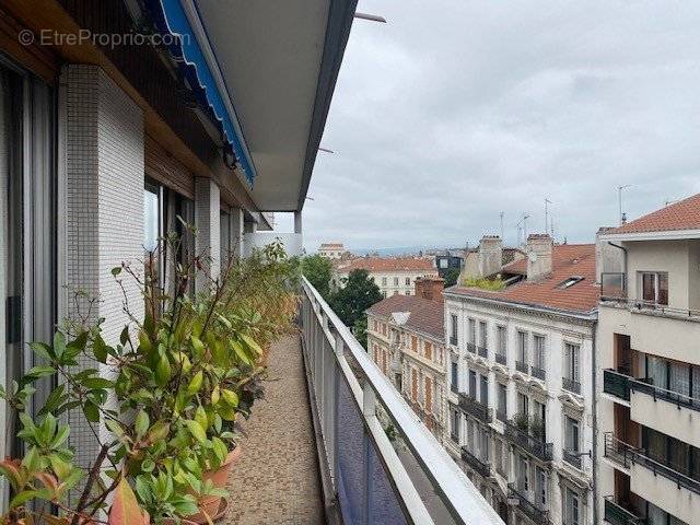 Appartement à SAINT-ETIENNE