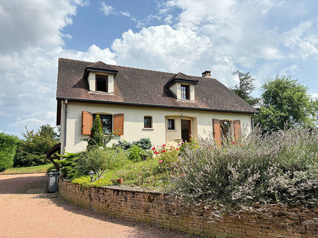 Maison à LEVERNOIS