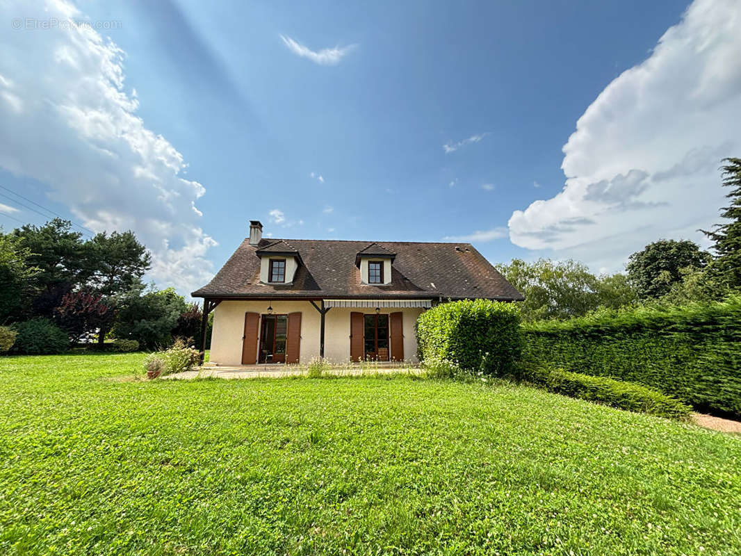 Maison à LEVERNOIS