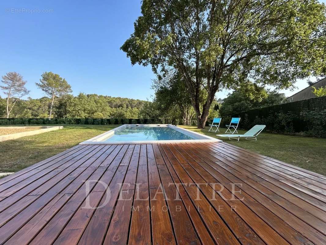 Maison à CHATEAUNEUF-GRASSE