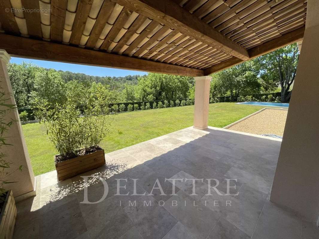 Maison à CHATEAUNEUF-GRASSE