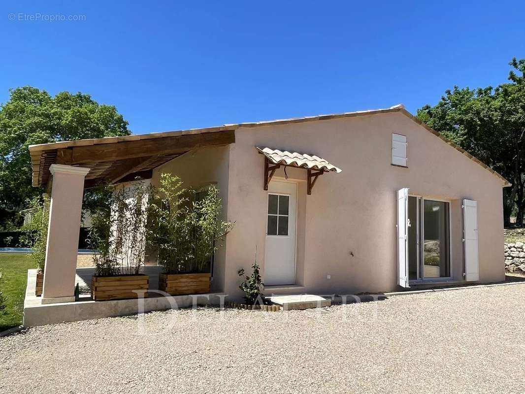 Maison à CHATEAUNEUF-GRASSE