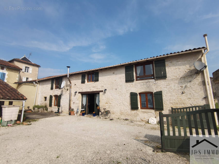 Maison à BEAULIEU-SUR-SONNETTE