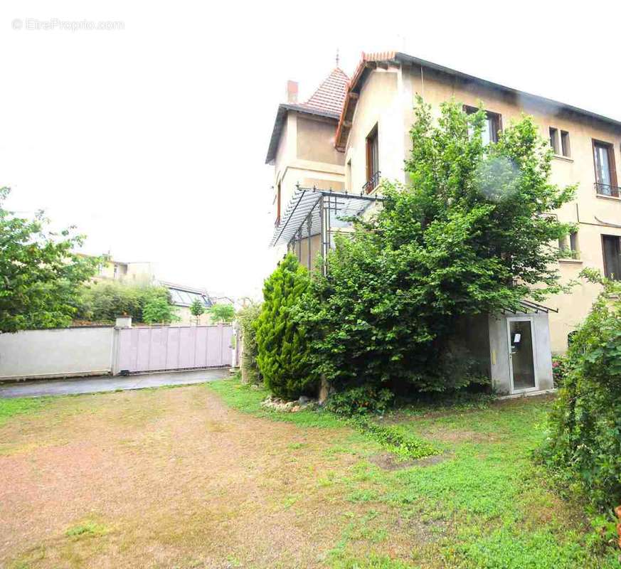 Maison à LE COTEAU